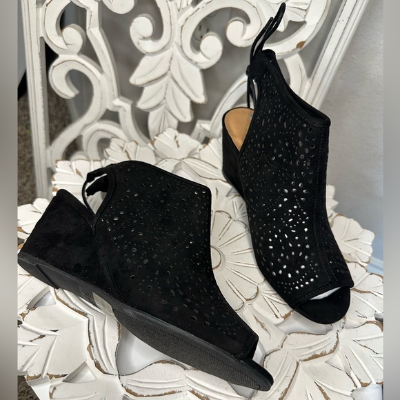 New Faux Suede Open Toe Strappy Cut Out Wedge Sandal BRAND NEW IN BOX! - Picture 10 of 10